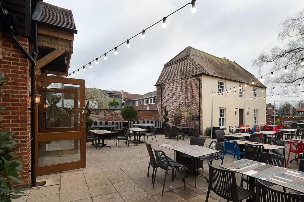 The Hatchet Inn Wetherspoon Newbury  Eksteriør bilde