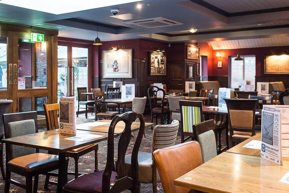 The Hatchet Inn Wetherspoon Newbury  Eksteriør bilde